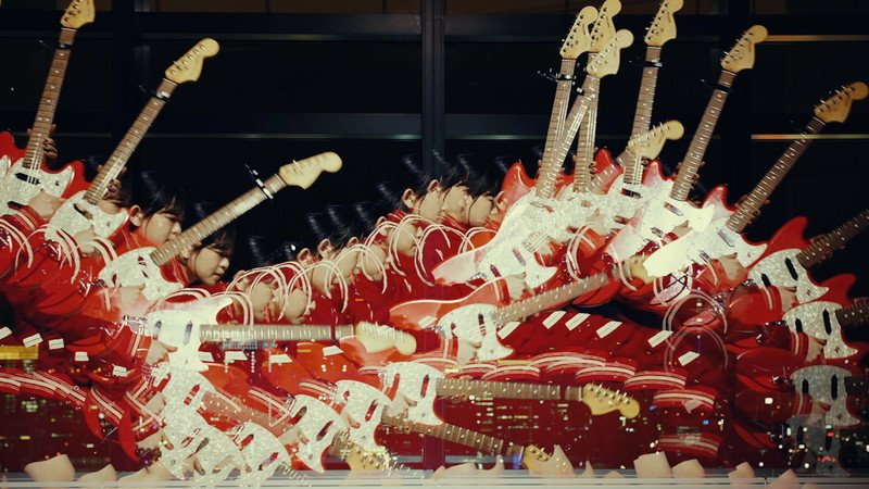 リーガルリリー、新曲「東京」MV公開　昼と夜の景色が交差するグラフィカルな映像