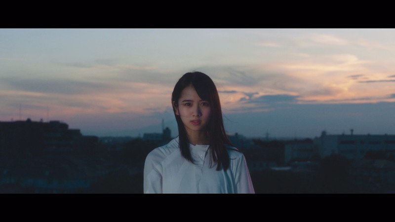 日向坂46、上村ひなのソロ曲MVは自然体の姿を映し出した作品