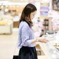 お寿司屋さんで「松竹梅」の「竹」を選んでいない? 知っておきたい買い物の法則と心理