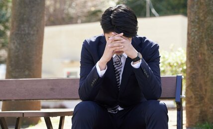 〈あのときの話題を「再生」〉「駅で名刺配り200枚」「飲み会不参加なら死刑」…1カ月で会社を辞めた新社会人の“現場”で起きたこと