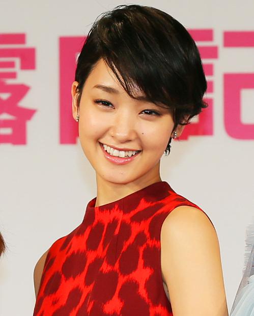 剛力彩芽さん。ZOZOブランドの女性向けの可愛いゴルフウェアを着て、インスタグラムで投稿すれば、注目され話題を呼べる? (c)朝日新聞社