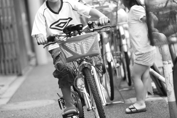 自転車が絡む事故は２０１２年中に全国で約１３万２千件発生。１５歳以下の子どもが第１当事者になったのは約４８００件、１６～１９歳は約３５００件にのぼった（撮影／鈴木愛子）