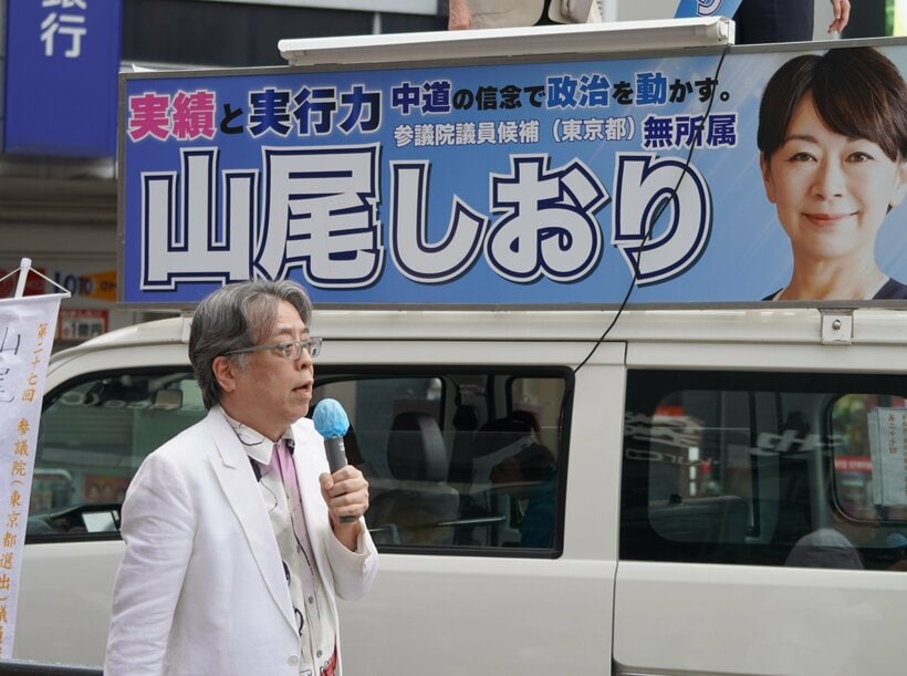 山尾氏の応援に来た漫画家の小林よりのり氏