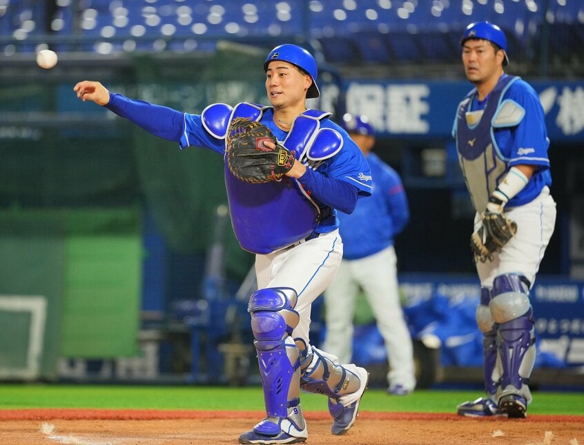 中日のルーキー捕手、石伊雄太が新人王レースに急浮上(写真提供・日刊スポーツ)