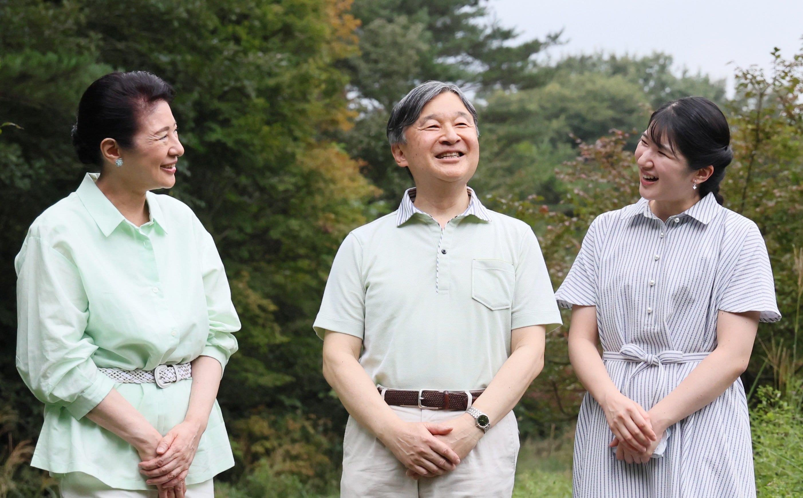 愛子さま「壮大なスケールで山から鳥が…」の聡明さ 滝の汗の天皇陛下と身を乗り出した雅子さまの「優しい30分」(AERA dot.) - goo ニュース