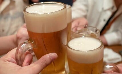 数十年ぶり「同窓会」は吉か凶か　40代元幹事女性は色恋沙汰に巻き込まれ、男子校出身50代は「励まし合えた」