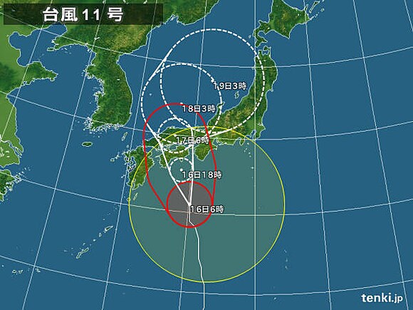 台風１１号の様子　黄色い円内は風速１５ｍ/ｓ以上の強風域