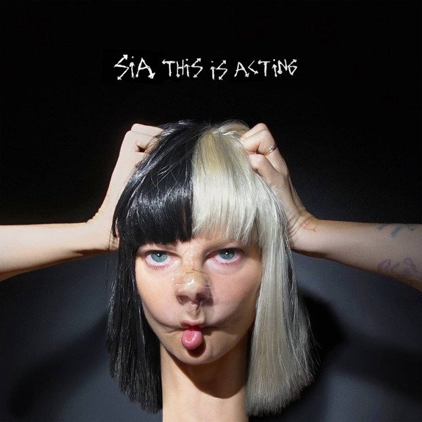 Album Review：シーア 『This Is Acting』 “顔のない歌姫”が新作で見せたユーモラスやアートワークの凄みとは…？