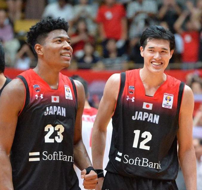 バスケットボール日本代表の八村塁（左）と渡邊雄太　（ｃ）朝日新聞社