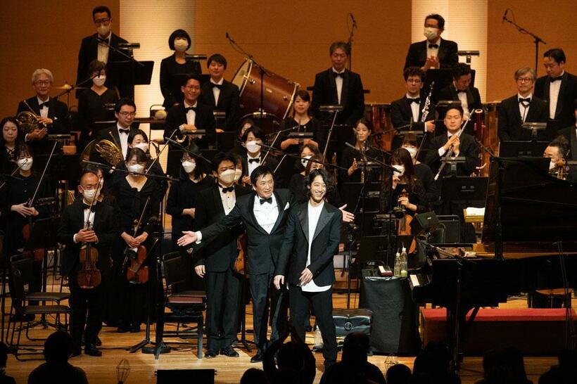 ２０２２年２月、全国ツアー最終日に東京国際フォーラムで、ガーシュインのピアノコンチェルト・インＦを、藤岡幸夫の指揮で東フィルと共演。ピアニストが５千人の大箱を埋めるという、音楽史に残る一夜となった（撮影／品田裕美）