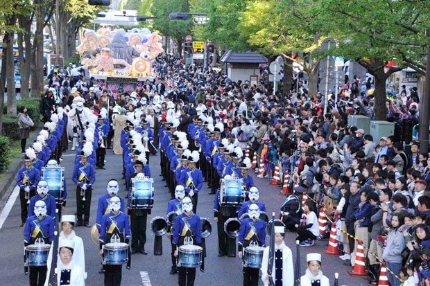 スター・ウォーズのコスプレした市民も多数参加したカワサキハロウィーンパレード
