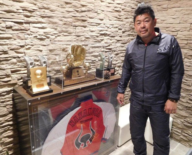松坂と同じ背番号「99」で、中日でプレーした中村紀洋氏（場所＝西宮市内で中村氏が始動する野球塾「N’s method」にて）（写真提供・喜瀬雅則）