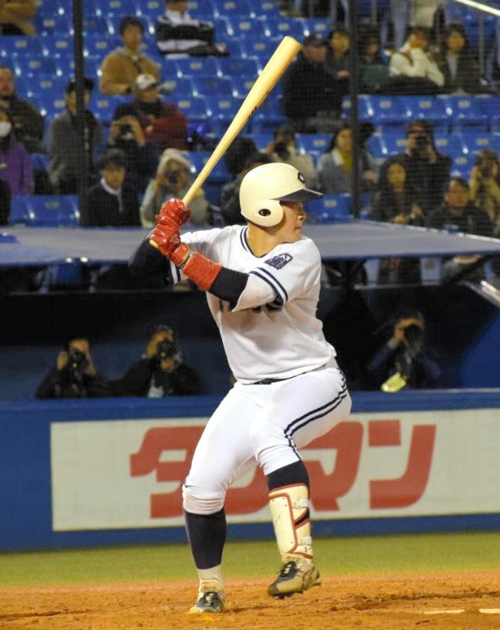 強打の右打者ではトップクラスの実力を誇る中央大・牧秀悟　（ｃ）朝日新聞社