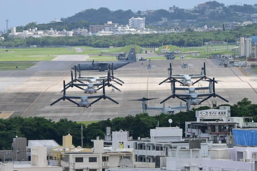 オスプレイが駐機する米軍普天間基地