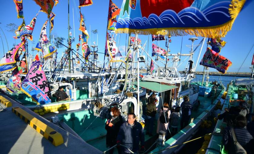 福島第一原発の事故を受け、今も福島では「試験操業」が続く。福島の魚の水揚げ量は、事故前のわずか１４％。漁師たちは「風評被害が一番怖い」と声をそろえる　（ｃ）朝日新聞社