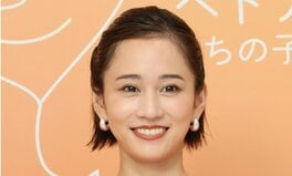 “目バキバキ顔”が話題「前田敦子」 AKB時代を「だまされた」と全否定し今は“再婚”に興味津々
