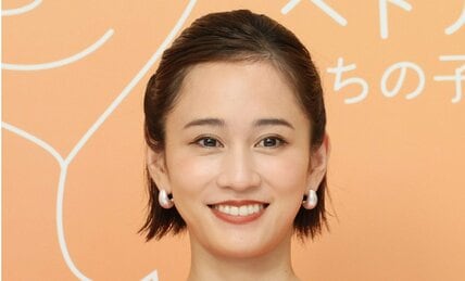 “目バキバキ顔”が話題「前田敦子」　AKB時代を「だまされた」と全否定し今は“再婚”に興味津々