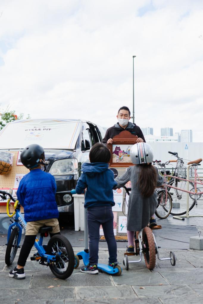 【自転車修理を住宅地で】イーチャリティ／修理や中古電動自転車販売だけでなく、買い取りや引き取りも好評だ。自転車は整備して保証付きの中古として再流通させたり、使える部品を再活用したりする（撮影／写真部・高橋奈緒）