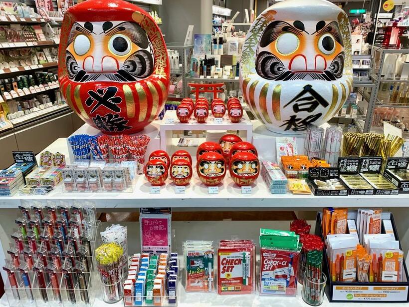 吉祥寺ロフトの合格祈願グッズ売り場　（ロフト提供）