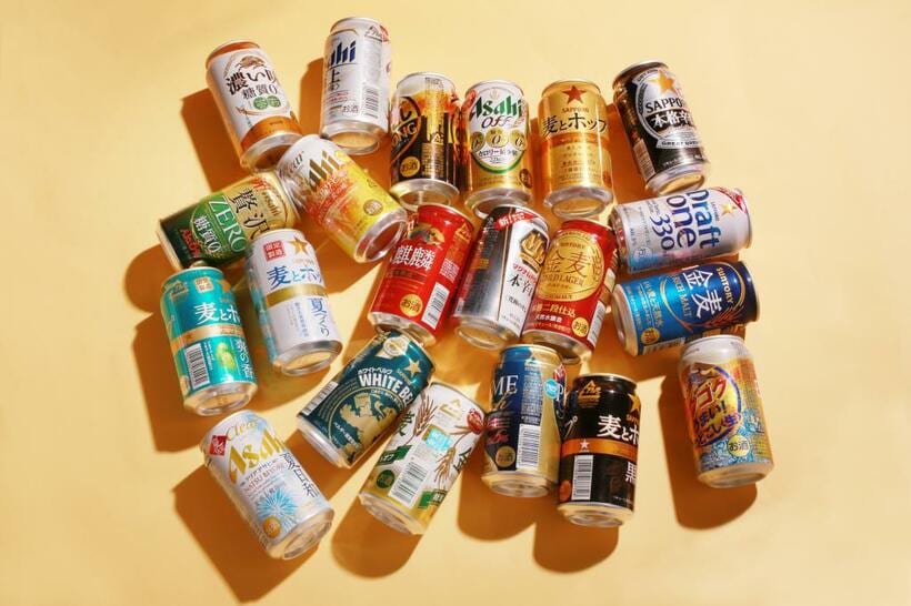 酒販店などでよく見る２１種の第３のビールを飲み比べ。今はビール類の棚で最も種類が多いのは第３のビールという店がほとんど（撮影／写真部・張溢文）