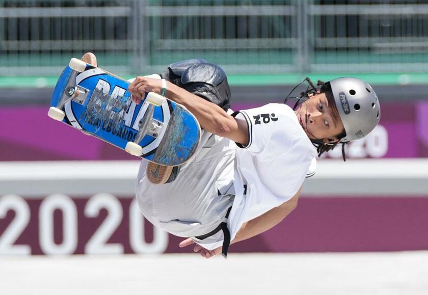 平野歩夢がスケートボード男子パークに出場した。「高さや（ボードの）回しは、スノーボードからつながる部分。それは最大限出せた」　（ｃ）朝日新聞社
