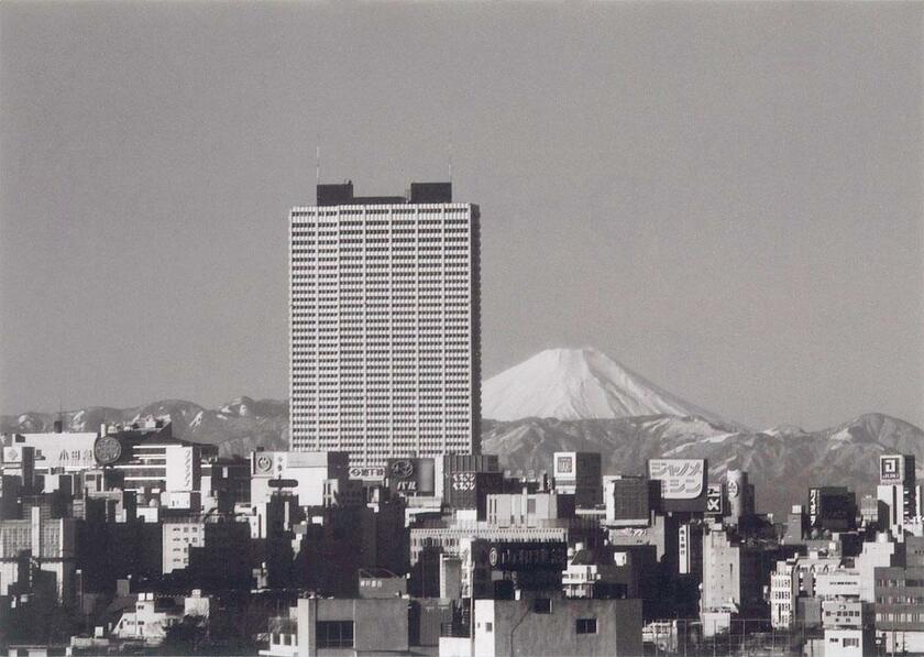 京王プラザホテル／開業時は「ポツンと超高層ホテル」のような状況だったが、新宿の都市としての可能性を予見。その狙いは当たった（各社提供）
<br />