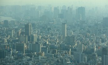 東京23区の新築マンション価格「10年で2倍」の真相 世帯年収2千万円「新パワーカップル」の存在感高まる