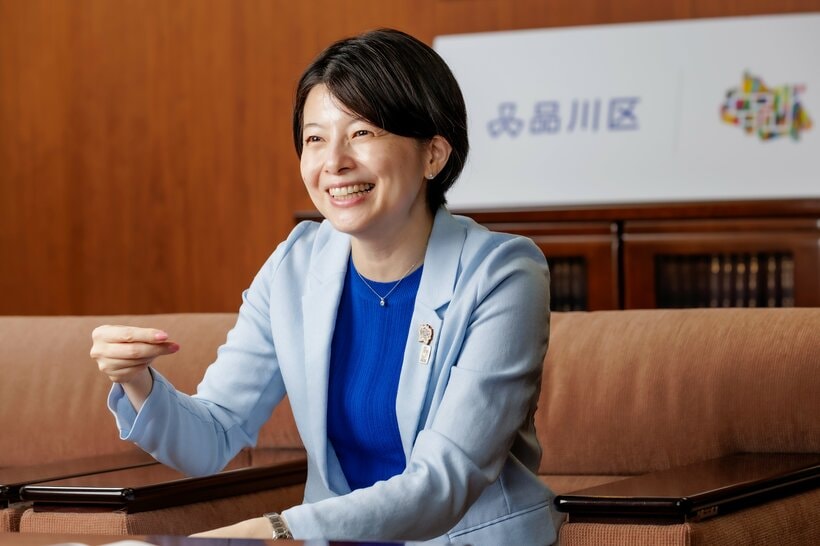「キャリアの一つとして女性に政治を考えてほしい。やればなんとかなるから」と、政治の魅力を伝える（撮影／倉田貴志）