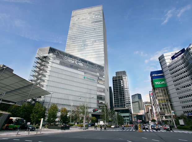 東京駅再開発の一環として建設された「グラントウキョウ」には大丸も入る。品川再開発はさらに大規模になる　（ｃ）朝日新聞社