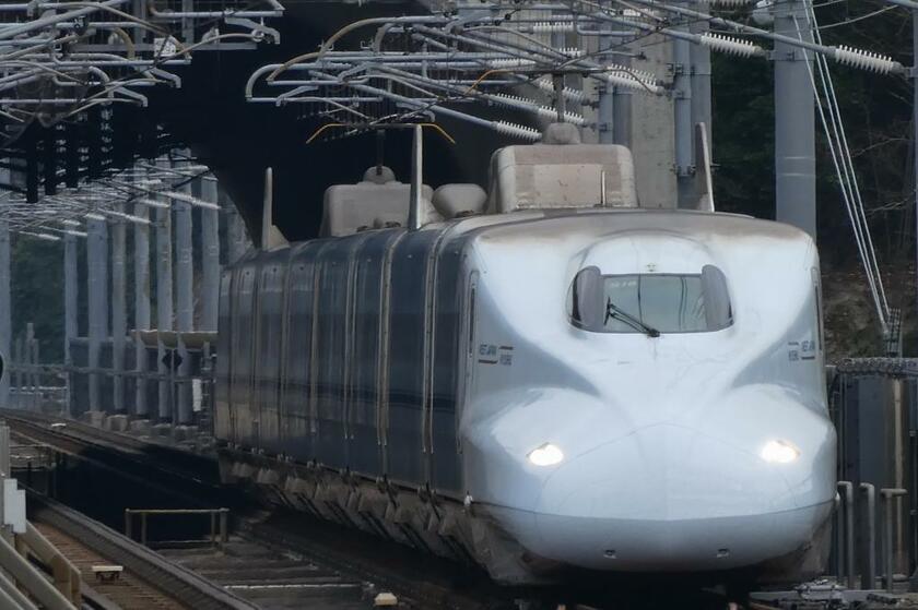 東海道・山陽・九州新幹線の東京―鹿児島中央間は線路がつながっているが、3線直通列車が1本もなく、貨物新幹線導入の障壁になるかもしれない（撮影／岸田法眼）