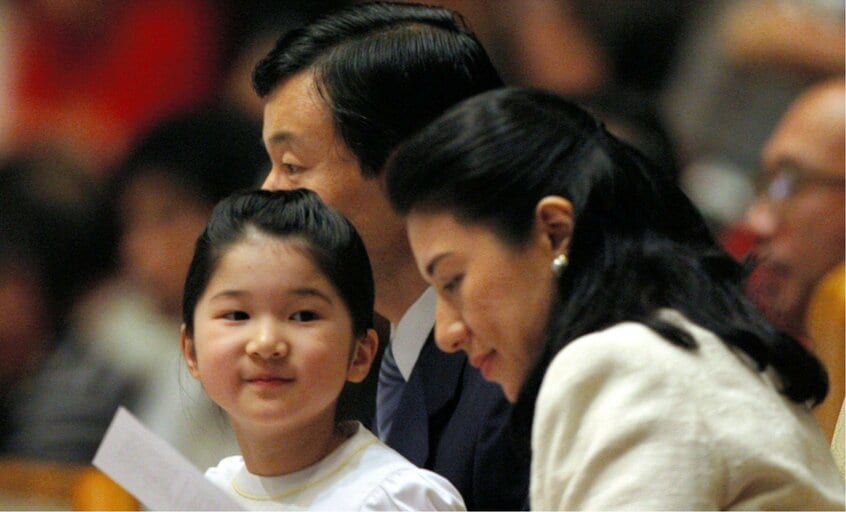 2007年09月22日、大相撲を観戦する皇太子ご夫妻(当時)と愛子さま