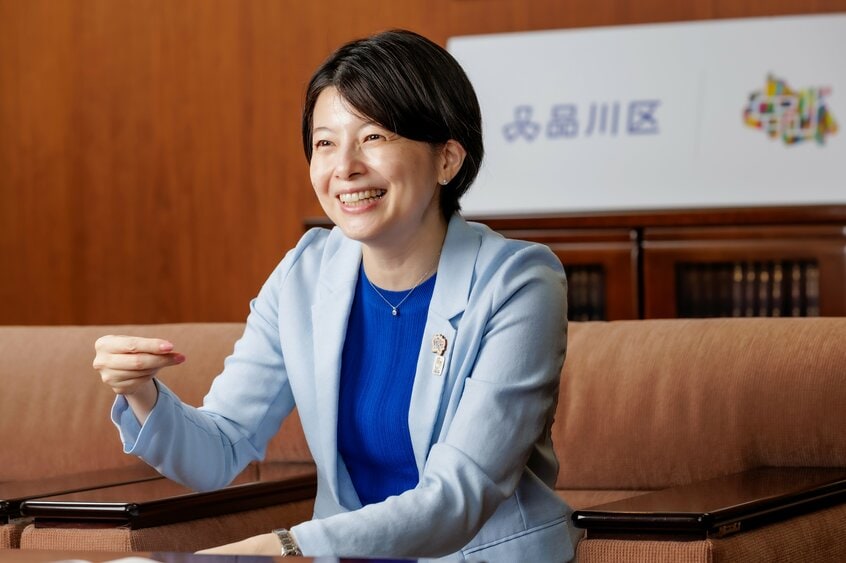 「キャリアの一つとして女性に政治を考えてほしい。やればなんとかなるから」と、政治の魅力を伝える(撮影/倉田貴志)