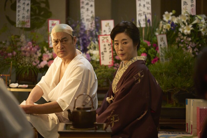 映画「国宝」のワンシーン。寺島しのぶさん、渡辺謙さんの存在感が光る ©吉田修一/朝日新聞出版 ©2025映画「国宝」製作委員会