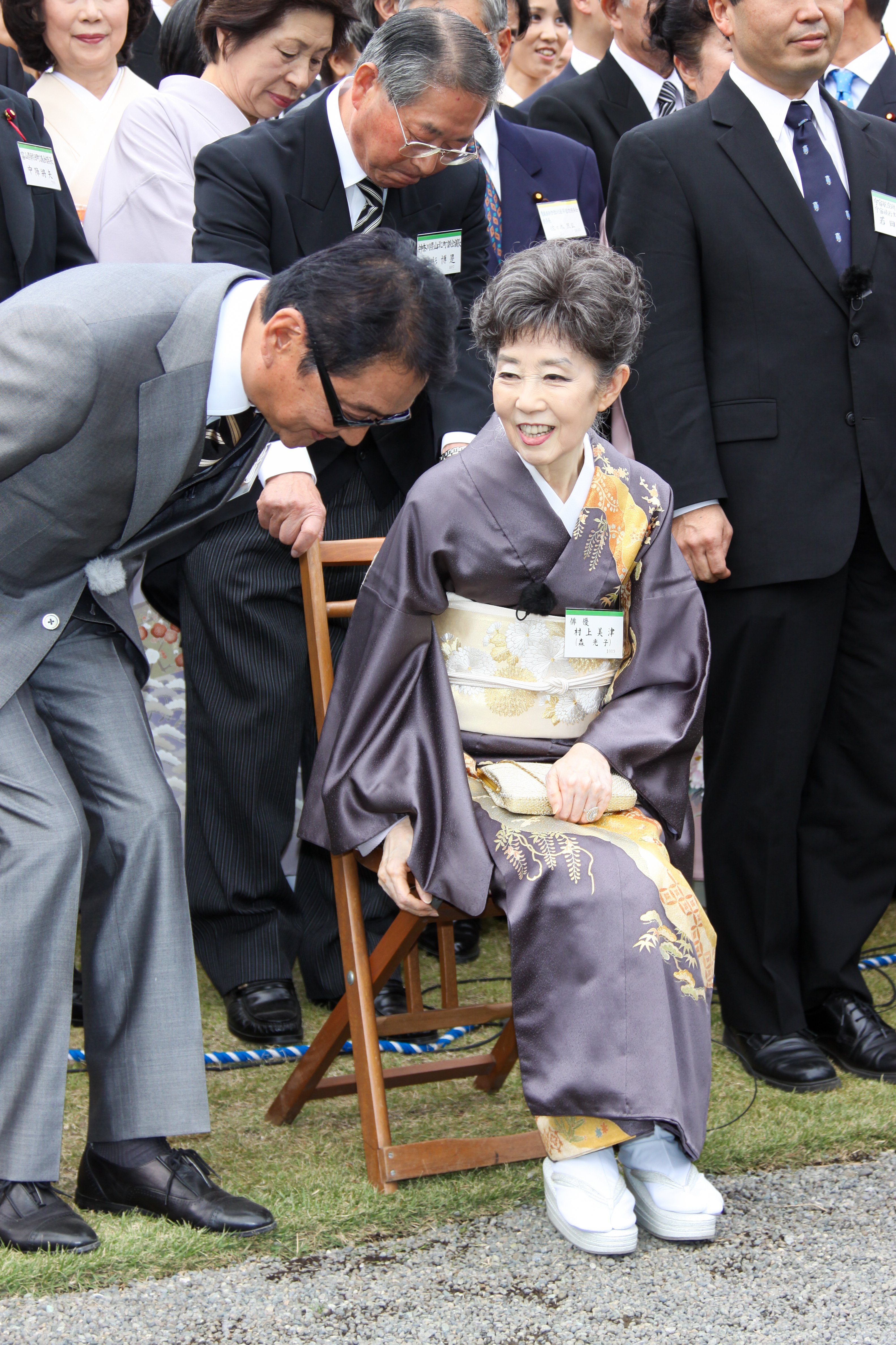 園遊会で藤原紀香さんは有名作家の洋モダン着物 贅沢な福原愛さんの総絞り 「妖怪」の帯を選んだ歌手は？ 招待客の装いにも注目（AERA  dot.）｜ｄメニューニュース（NTTドコモ）