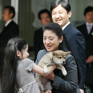 愛子さまは愛馬「豊歓」の墓に花とニンジンを手向けた…命のふれあいからにじむ天皇ご一家の優しさ