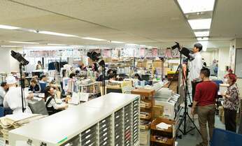 最終号の表紙を飾った「昭和の『週刊朝日』編集部」撮影ドキュメント