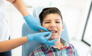 子どもの矯正歯科治療　親から歯科医に「いつまで通院するの？」　受験や部活動で継続が難しくなるケースも