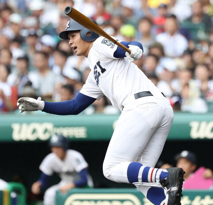 第101回全国高校野球・準決勝で、左前安打を放つ履正社の井上広大　（ｃ）朝日新聞社