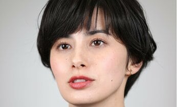 「ホラン千秋」を最強のマルチタレントにさせた“自己防衛術”