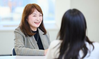 仕事と子育ての完璧な両立はあり得ない 三男一女を東大理Ⅲに進学させた佐藤ママと研修医になった長女が語り合った「女性のキャリア」