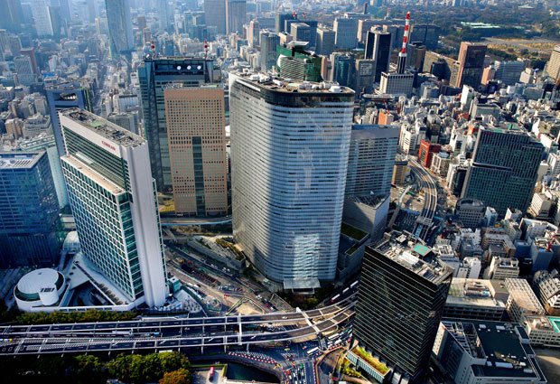 高層オフィスビルが林立する東京都心部（ｃ）朝日新聞社
