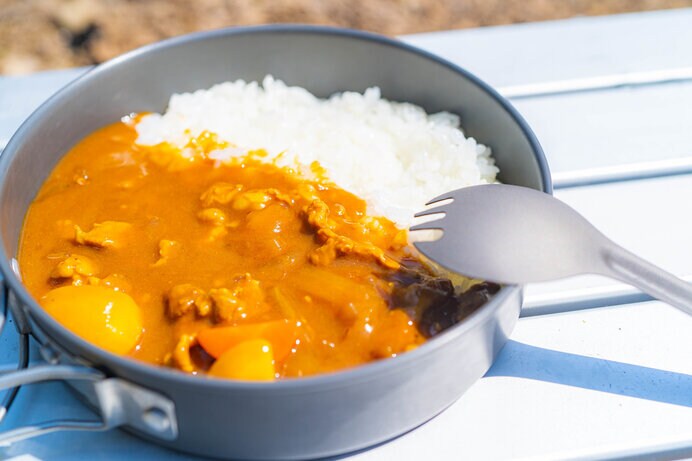 カレーなどの煮込み料理や炒め物など幅広い料理に使えるクッカーについてPICKUP。