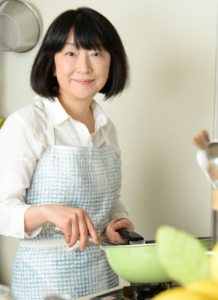柳澤英子（やなぎさわ・えいこ）茨城県出身。料理研究家、編集者。新しい調味料を使ったレシピに定評がある。近著に『すごい！塩レモン　使いこなしレシピ』（小学館）（撮影／写真部・東川哲也）
