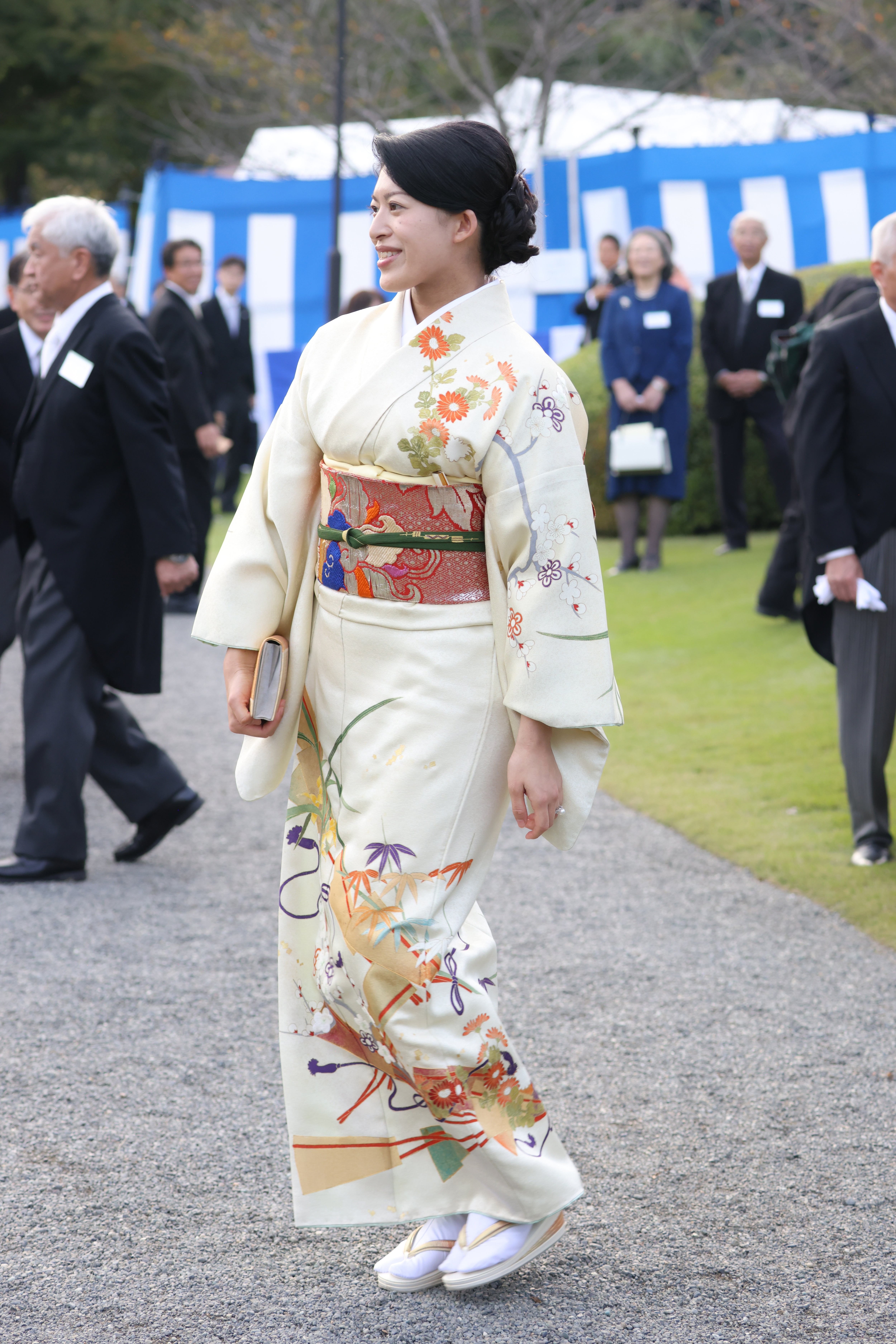 秋の園遊会】さすがの久子さま！「お話の途中に失礼！承子さん」と絶妙な機転 招待者が感激した宮妃と女王の最高の「おもてなし」（AERA  dot.）｜ｄメニューニュース（NTTドコモ）