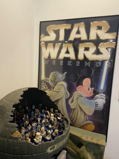 高橋克英さんの「スター・ウォーズ」関連グッズのコレクション(写真は本人提供)