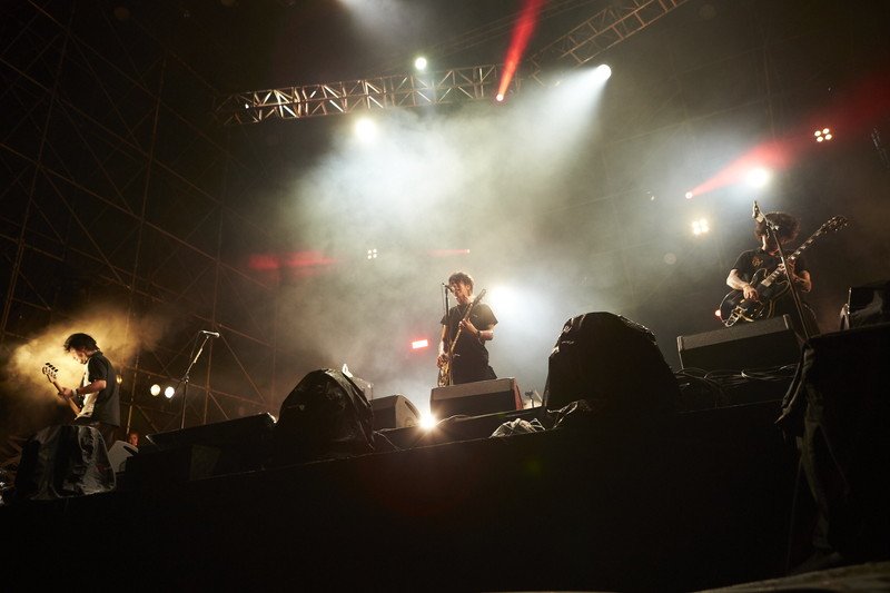 ＜ライブレポート＞ELLEGARDEN、台湾初＆復活後初の海外ライブで「ファッキン21年も、来るのにかかってしまってごめん」 【FireBall Fest. 火球祭】1日目