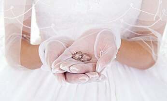 7千円で花嫁衣装も 結婚式に「メルカリ」を活用する事情