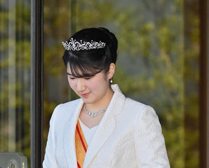 ２１年12月成年行事に臨む愛子さま