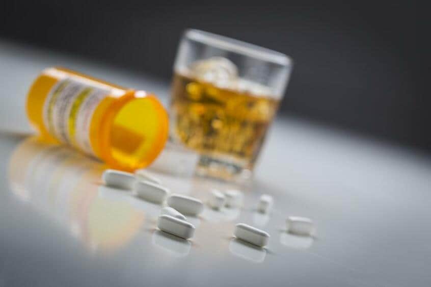 睡眠作用のある薬を酒に混ぜるという卑劣な手口だった。写真はイメージ(gettyimages)