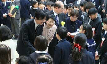 秋篠宮ご夫妻迎え青少年読書感想文コンクール表彰式 「令和」考案者とされる中西氏も